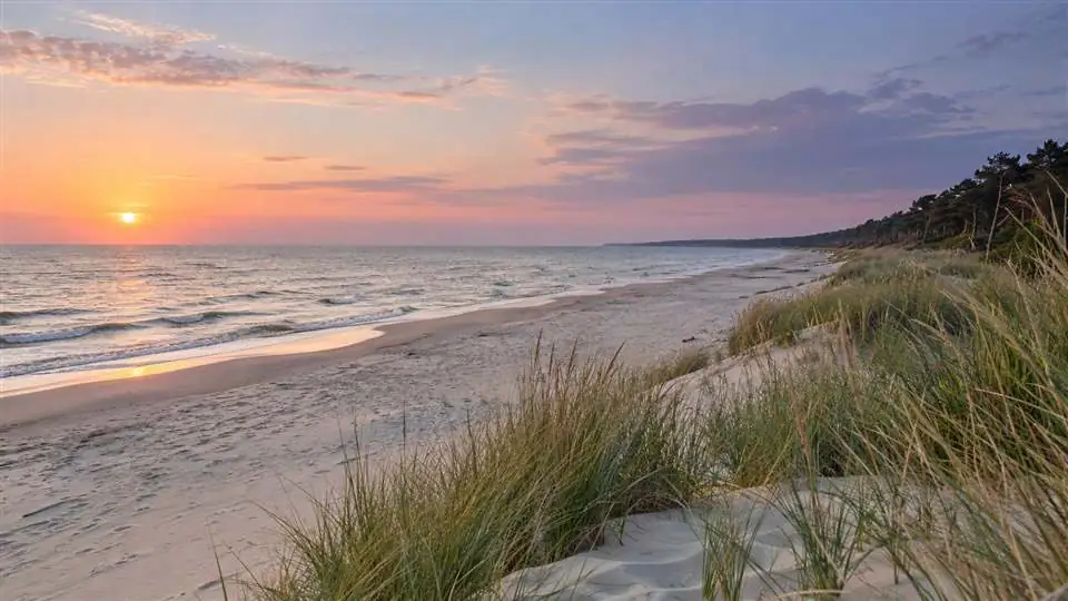 Poranna plaża nad Bałtykiem